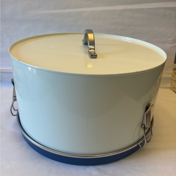 Rate Lenox Kate spade tin cake carrier 10” cake by the slice let them eat cake - Picture 7 of 16